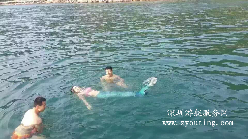 美人鱼与游艇