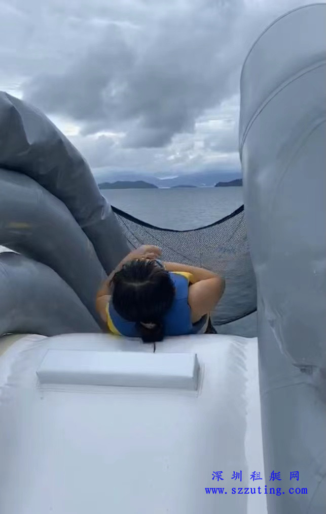 海上滑梯使用正确操作