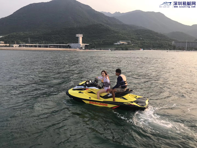 游艇出海摩托艇体验
