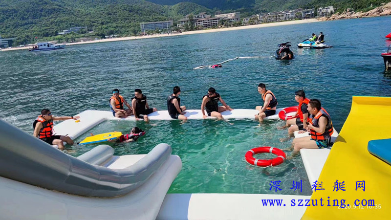 海上滑梯泳池