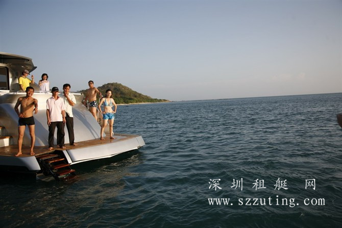 七旬老翁的游艇生活