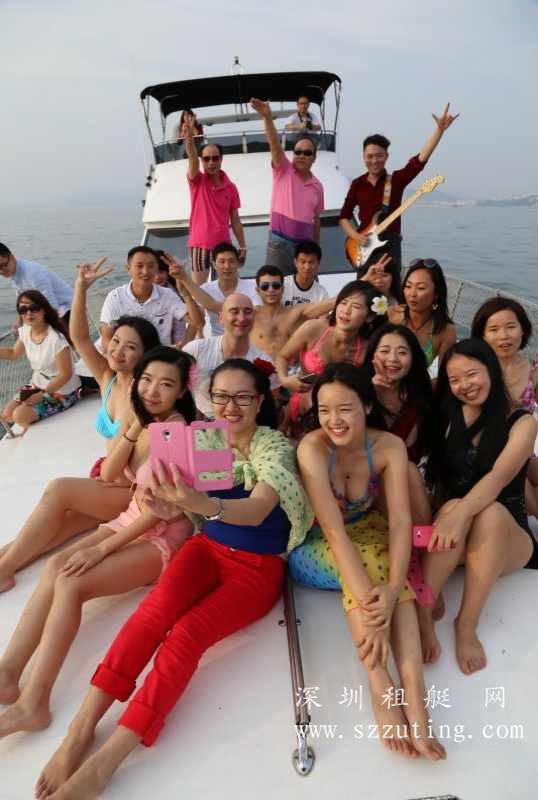 深圳游艇出海之享受碧海蓝天
