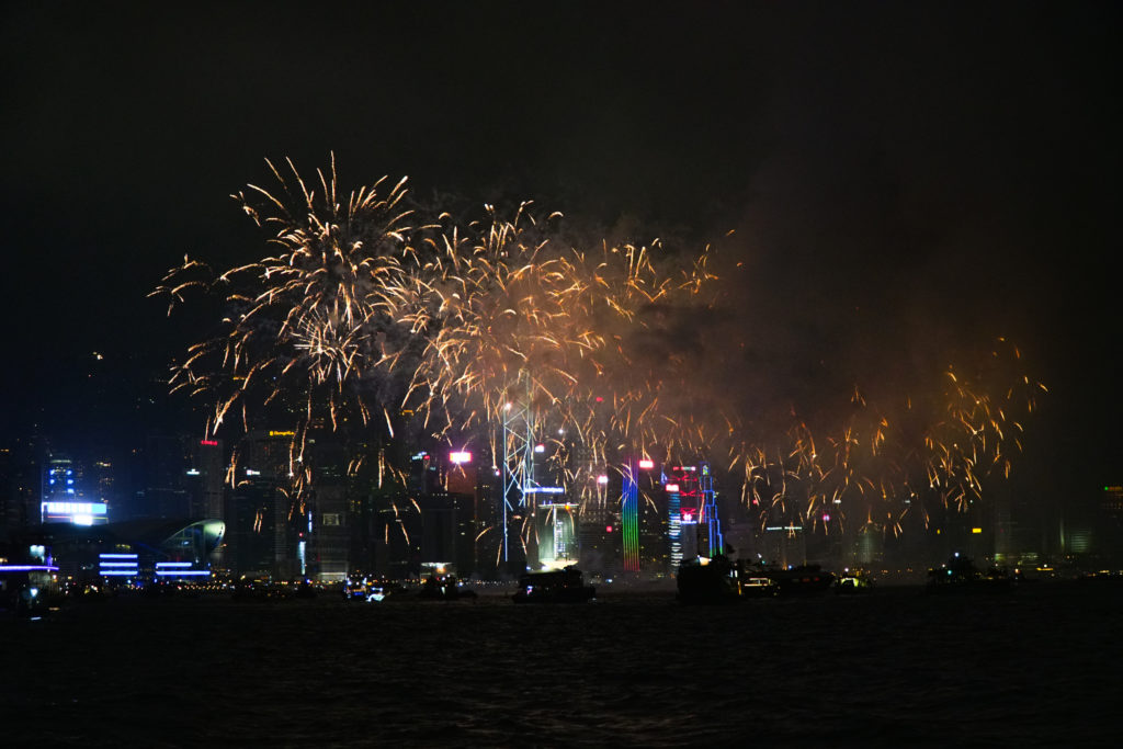 出发！2018除夕夜深圳租游艇去维港看海上烟花