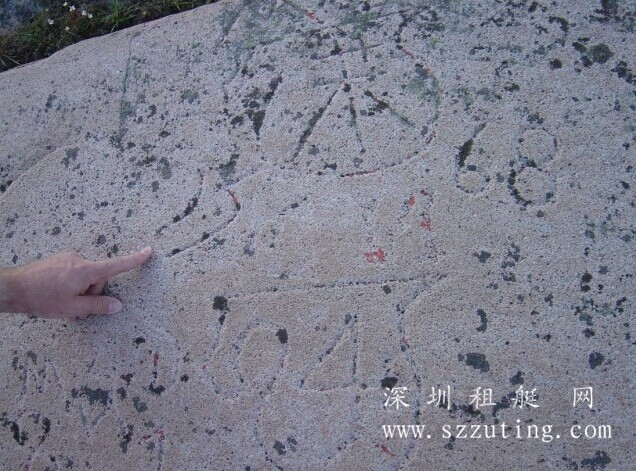 帆船礁石停泊