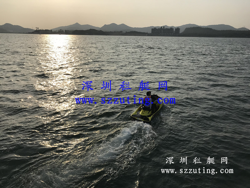 摩托艇
