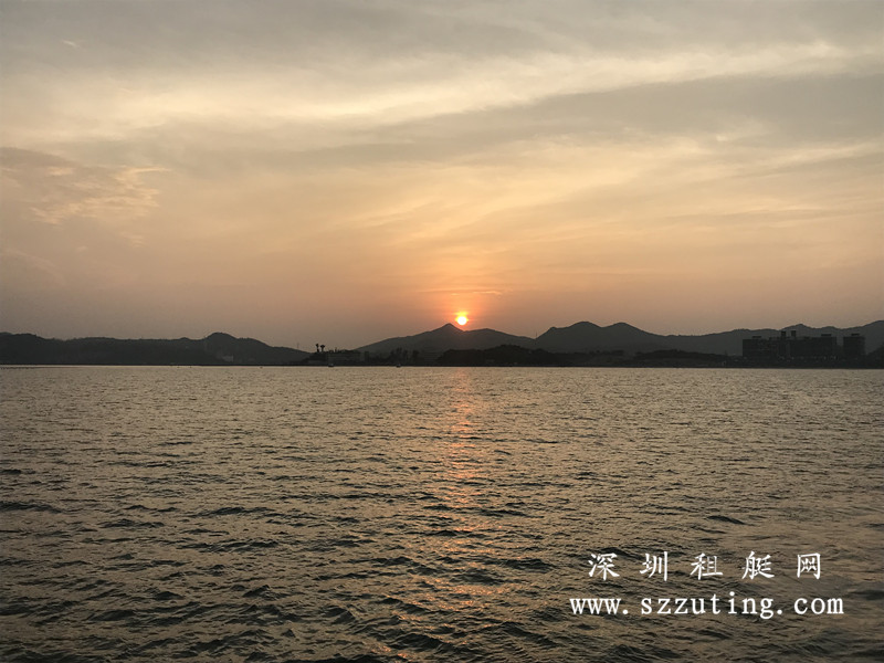 出海美景“海上夕阳”