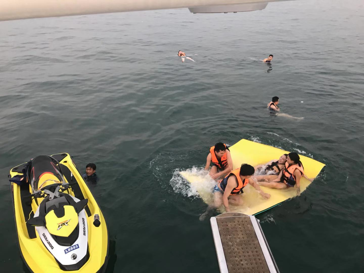 游艇水上运动