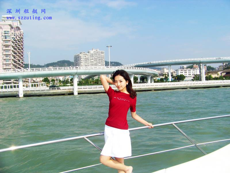 这个夏天去深圳游艇出租网拍写真吧！