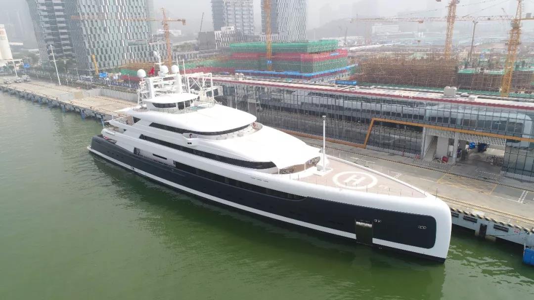 深圳迎来超级游艇，88米中国中集来福士制造